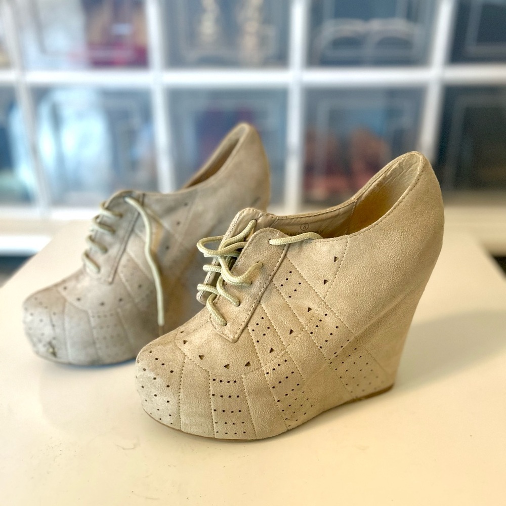 Cute Tan Wedges